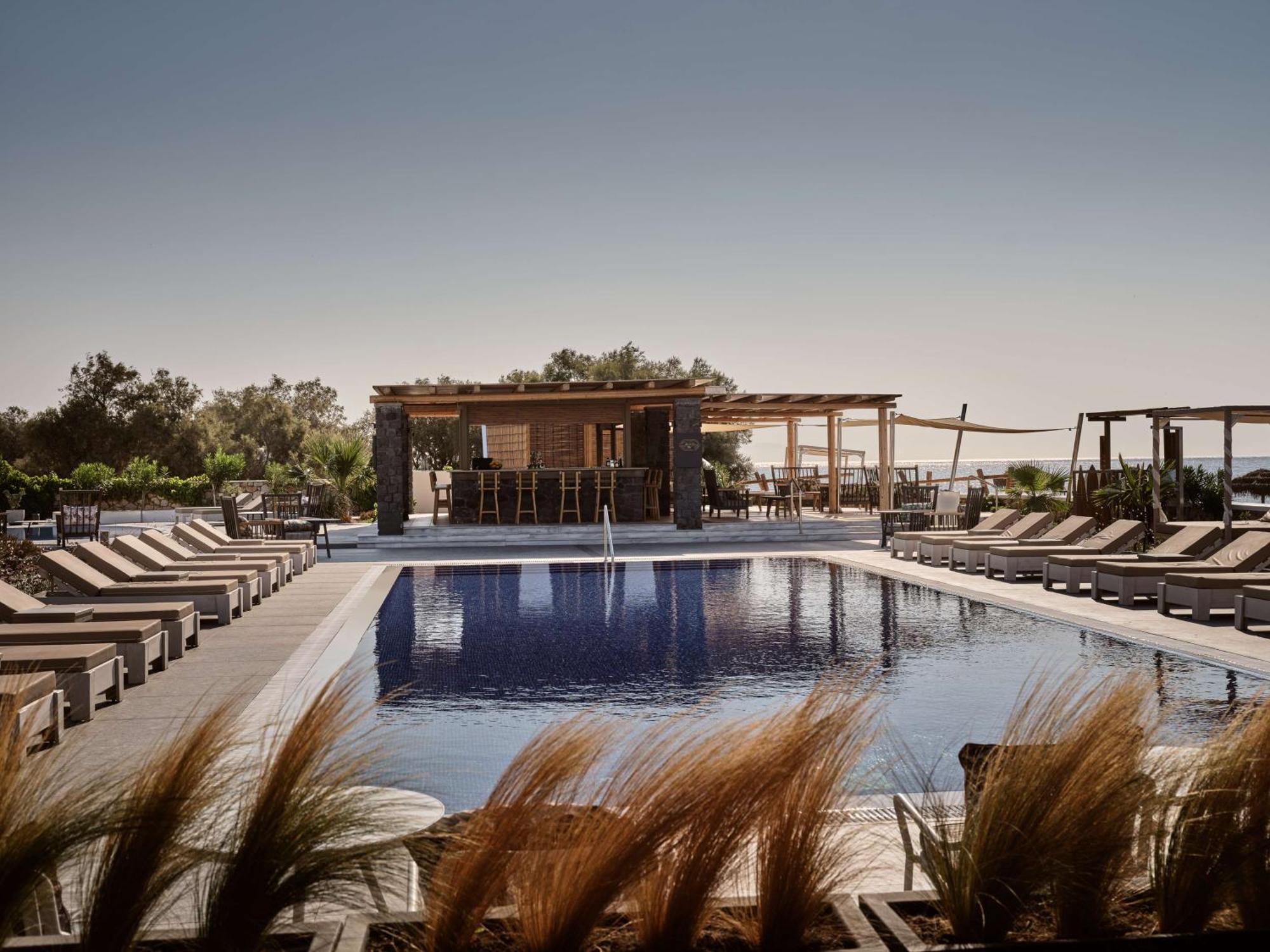 Sea Breeze Santorini Beach Resort, Curio By Hilton Agios Georgios  Luaran gambar