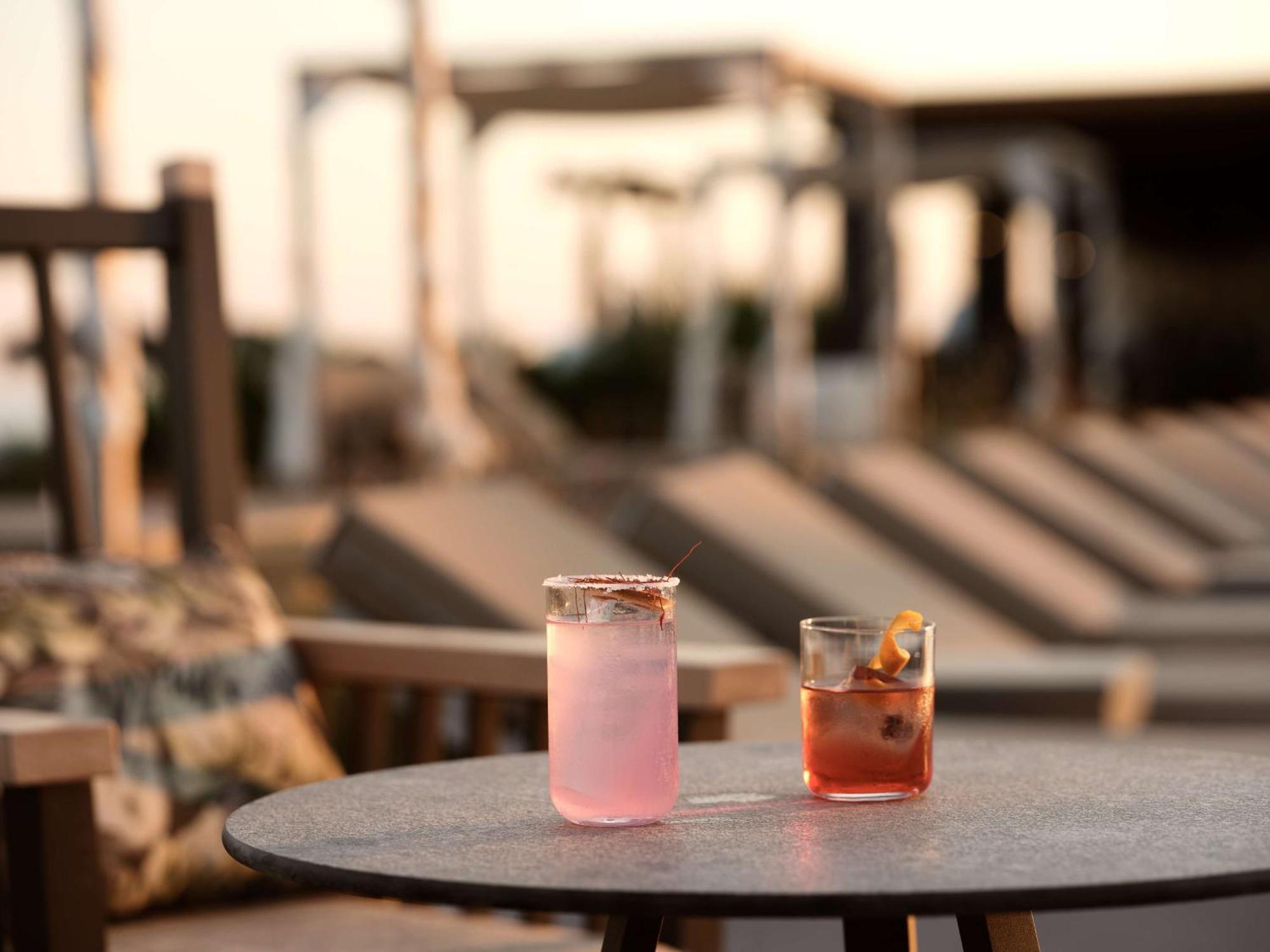 Sea Breeze Santorini Beach Resort, Curio By Hilton Agios Georgios  Luaran gambar