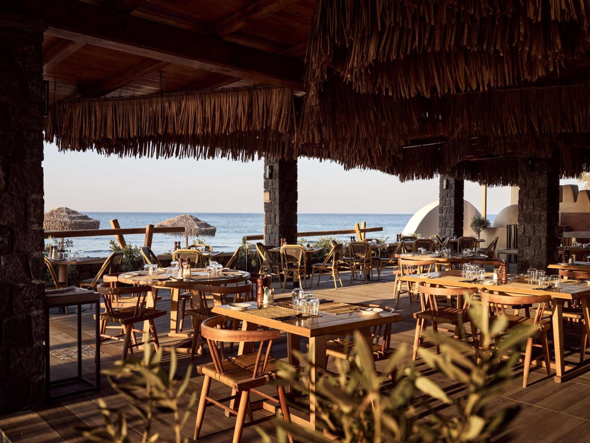 Sea Breeze Santorini Beach Resort, Curio By Hilton Agios Georgios  Luaran gambar