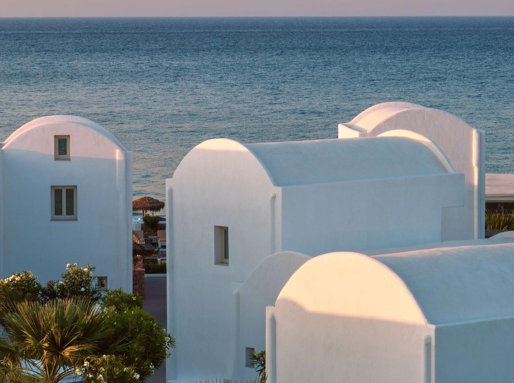 Sea Breeze Santorini Beach Resort, Curio By Hilton Agios Georgios  Luaran gambar
