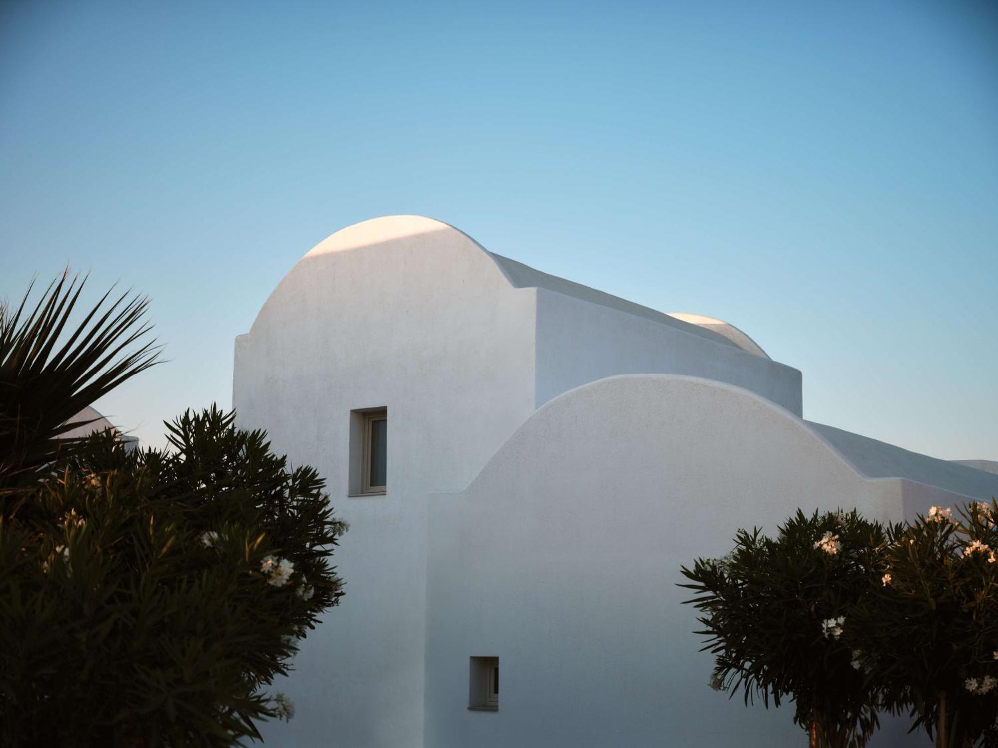 Sea Breeze Santorini Beach Resort, Curio By Hilton Agios Georgios  Luaran gambar