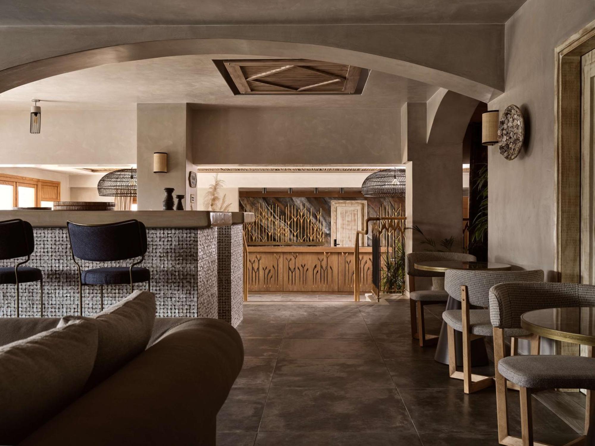 Sea Breeze Santorini Beach Resort, Curio By Hilton Agios Georgios  Luaran gambar
