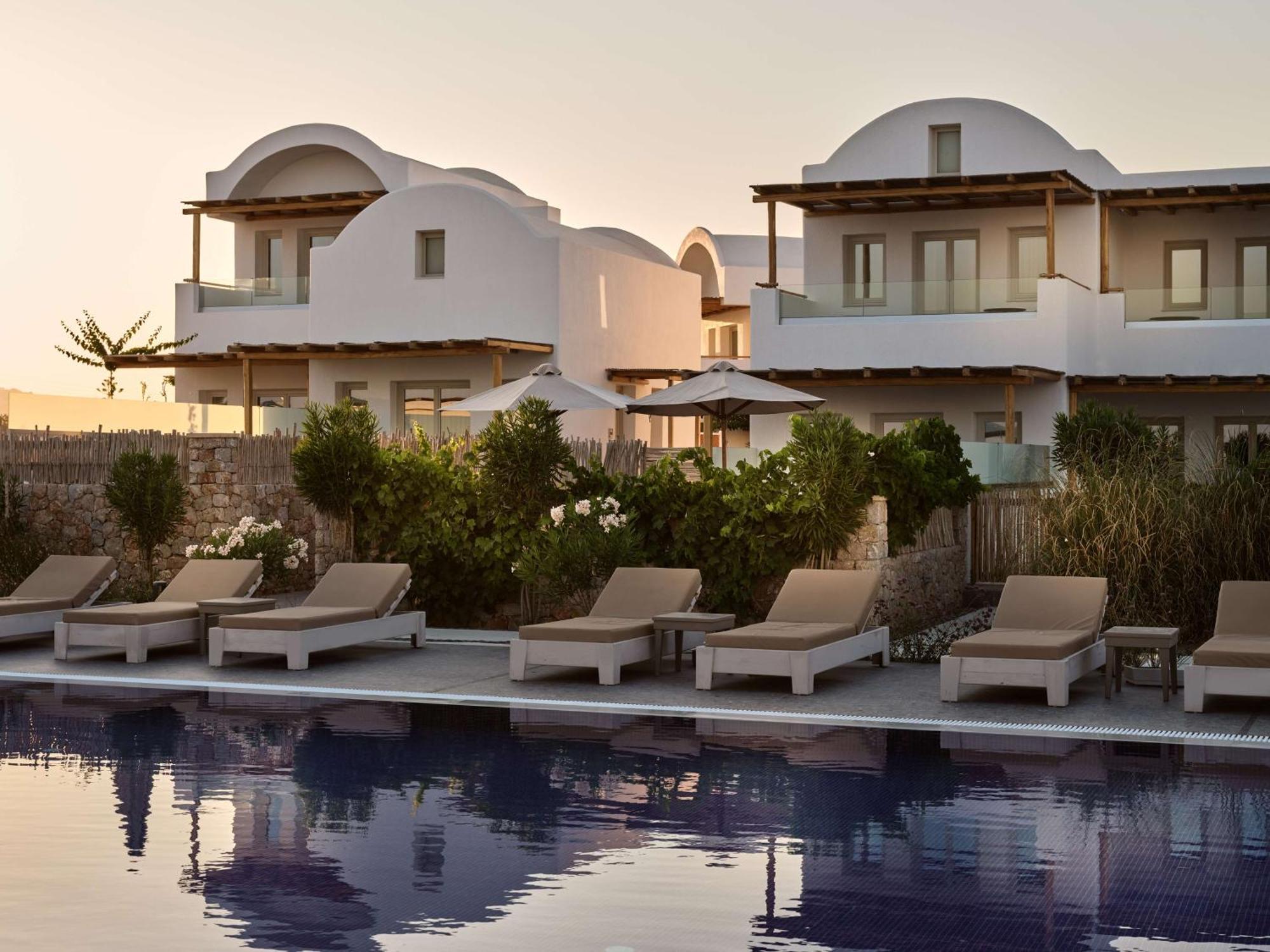 Sea Breeze Santorini Beach Resort, Curio By Hilton Agios Georgios  Luaran gambar
