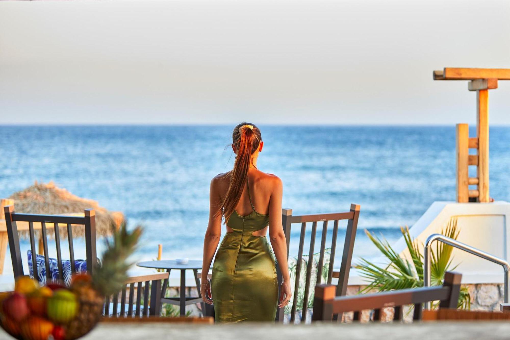 Sea Breeze Santorini Beach Resort, Curio By Hilton Agios Georgios  Luaran gambar